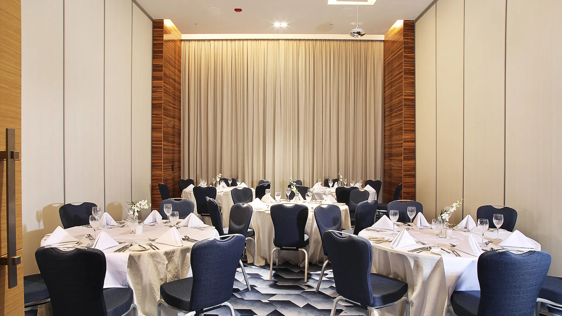 Grand Cosmopolitan Hotel Dubai